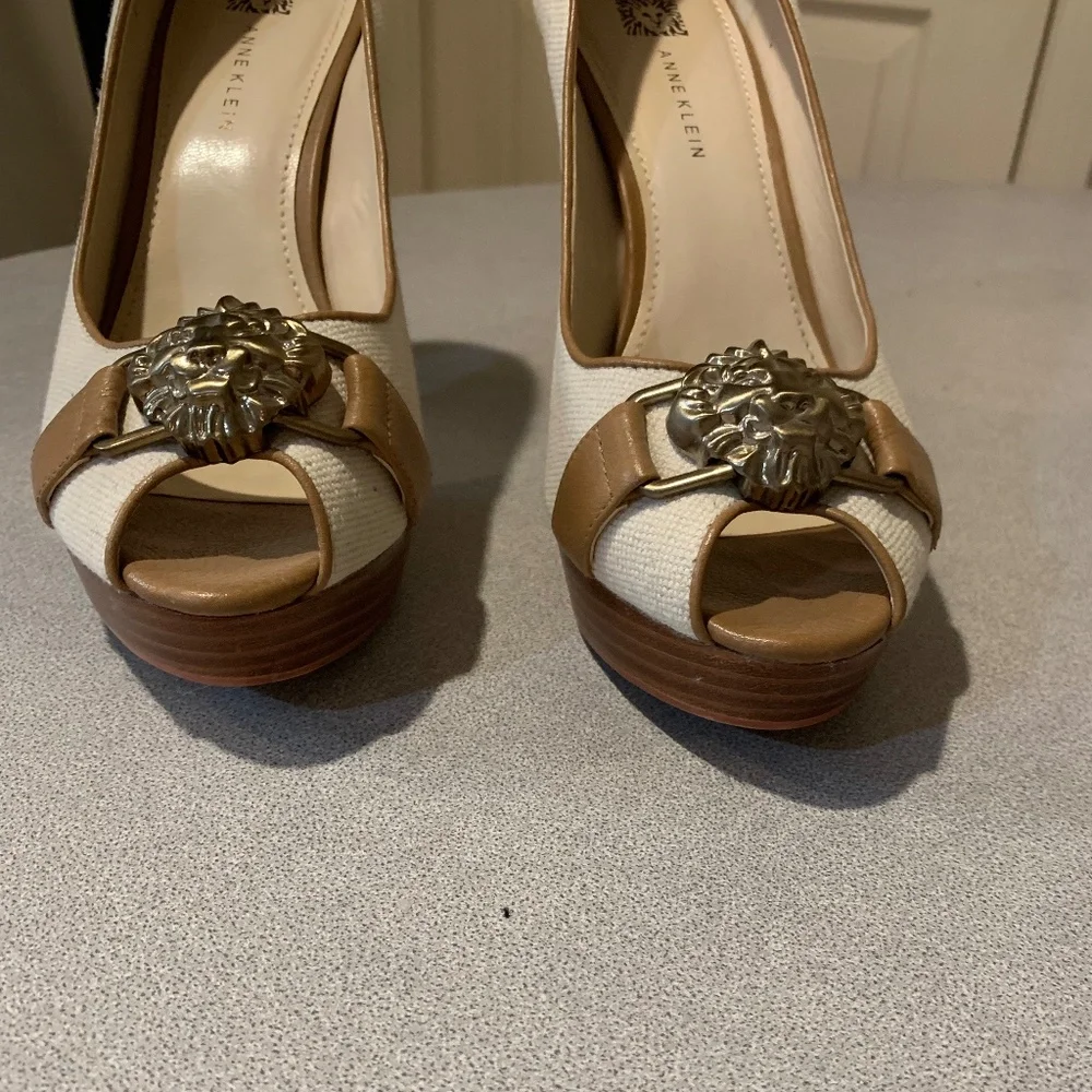 Anne Klein Beige/Tan Platform Pumps sz 8.5 M